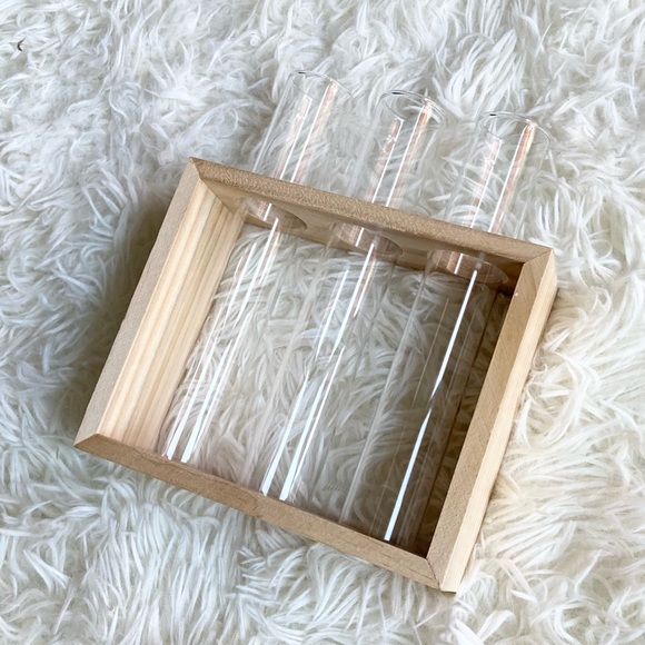 Vase - Picture 3 of 9